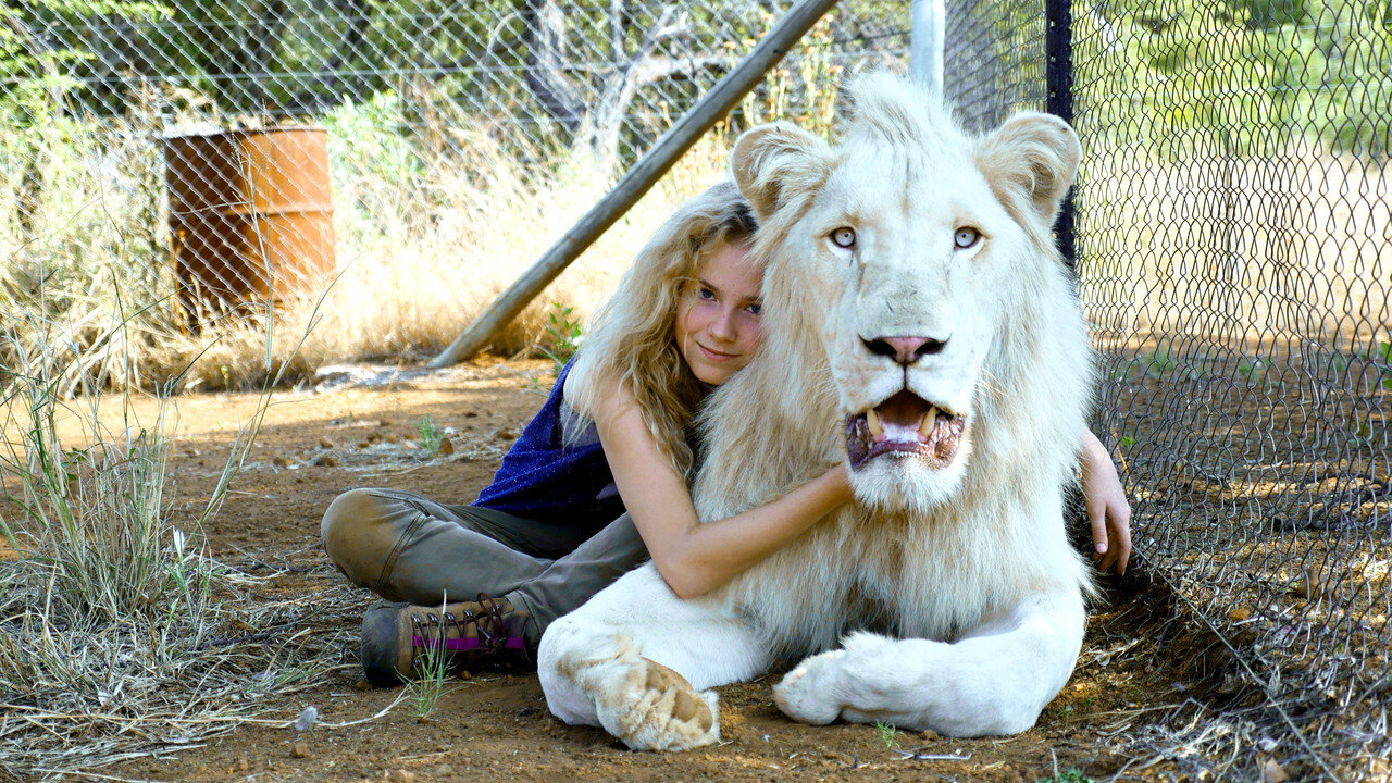 MIA ET LE LION BLANC